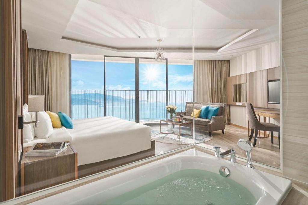 Luxury Seaview Panorama Nha Trang By Luna Exteriör bild